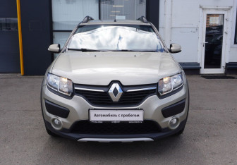 Подержанный автомобиль Renault Sandero 2016 года (2 фото)