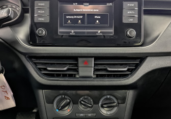 Подержанный автомобиль Skoda Rapid Liftback 2022 года (17 фото)