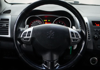 Подержанный автомобиль Peugeot 4007 2008 года (13 фото)