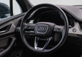 Подержанный автомобиль Audi Q7 2015 года (15 фото)