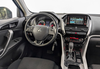 Подержанный автомобиль Mitsubishi Eclipse Cross 2021 года (27 фото)