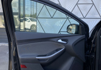 Подержанный автомобиль Ford Focus Wagon 2013 года (15 фото)