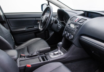 Подержанный автомобиль Subaru XV 2013 года (10 фото)