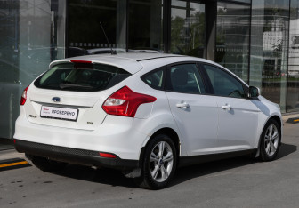 Подержанный автомобиль Ford Focus Hatchback 2013 года (3 фото)