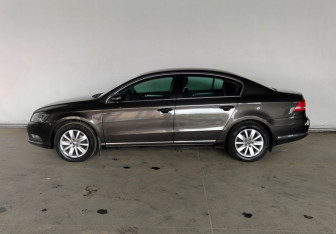 Подержанный автомобиль Volkswagen Passat Sedan 2012 года (7 фото)