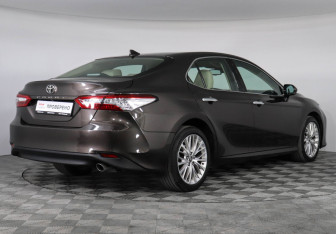 Подержанный автомобиль Toyota Camry Sedan 2019 года (5 фото)