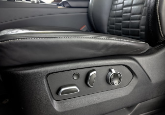 Подержанный автомобиль Cadillac Escalade Suv 2023 года (26 фото)