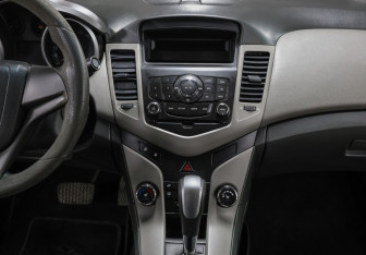 Подержанный автомобиль Chevrolet Cruze Sedan 2010 года (12 фото)