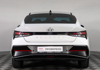 Подержанный автомобиль Hyundai Elantra Sedan 2023 года (6 фото)