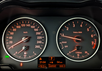 Подержанный автомобиль BMW X1 2017 года (13 фото)