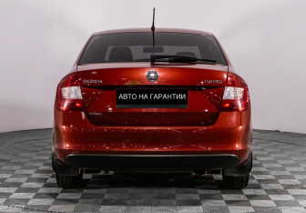 Подержанный автомобиль Skoda Rapid Liftback 2014 года (4 фото)