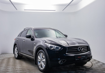 Подержанный автомобиль Infiniti QX70 2013 года (7 фото)