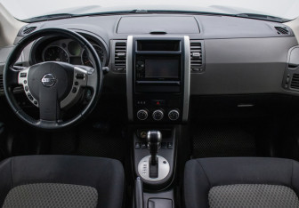 Подержанный автомобиль Nissan X-Trail 2008 года (13 фото)