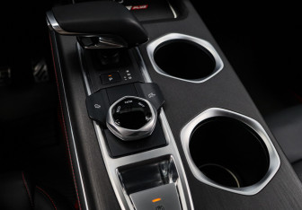 Подержанный автомобиль Changan UNI-S 2024 года (22 фото)