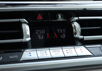 Подержанный автомобиль BMW X6 2021 года (20 фото)