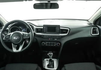 Подержанный автомобиль Kia Ceed Wagon 2019 года (6 фото)