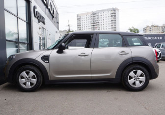 Подержанный автомобиль MINI Countryman 2017 года (8 фото)