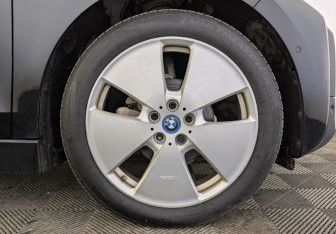 Подержанный автомобиль BMW i3 2018 года (12 фото)