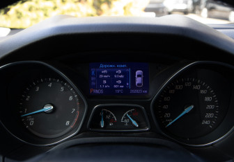 Подержанный автомобиль Ford Focus Hatchback 2012 года (10 фото)