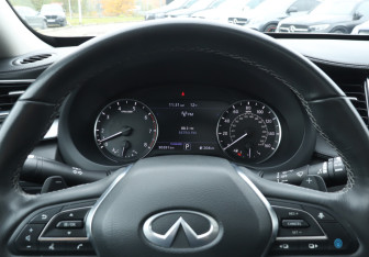 Подержанный автомобиль Infiniti QX50 2020 года (11 фото)