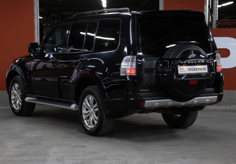 Подержанный автомобиль Mitsubishi Pajero 2014 года (6 фото)