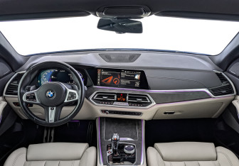Подержанный автомобиль BMW X5 2021 года (14 фото)