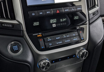 Подержанный автомобиль Toyota Land Cruiser Suv 2018 года (21 фото)