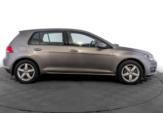 Подержанный автомобиль Volkswagen Golf Hatchback 2013 года (4 фото)