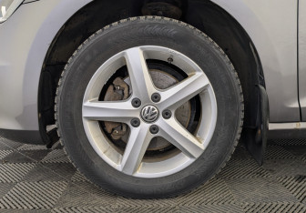 Подержанный автомобиль Volkswagen Golf Hatchback 2013 года (18 фото)