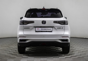 Подержанный автомобиль Changan UNI-S 2024 года (6 фото)