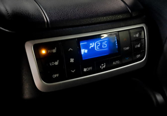 Подержанный автомобиль Toyota Highlander 2014 года (26 фото)