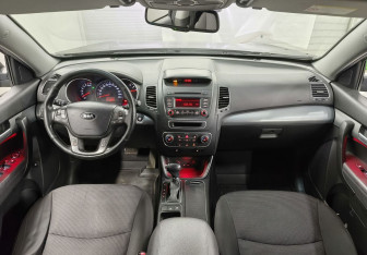 Подержанный автомобиль Kia Sorento 2014 года (13 фото)