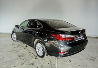 Подержанный автомобиль Lexus ES 2016 года (4 фото)