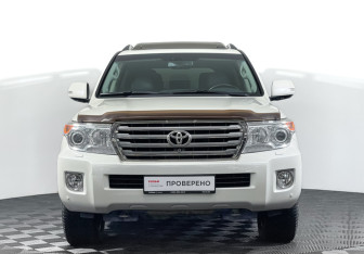 Подержанный автомобиль Toyota Land Cruiser Suv 2013 года (2 фото)