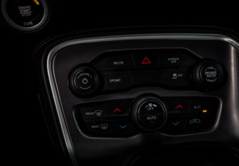 Подержанный автомобиль Dodge Challenger 2020 года (15 фото)