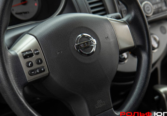 Подержанный автомобиль Nissan Note 2008 года (11 фото)