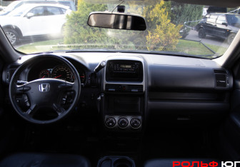 Подержанный автомобиль Honda CR-V 2005 года (11 фото)