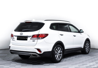Подержанный автомобиль Hyundai Santa Fe 2017 года (3 фото)