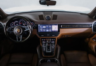 Подержанный автомобиль Porsche Cayenne 2018 года (17 фото)