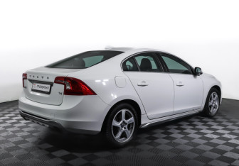 Подержанный автомобиль Volvo S60 2012 года (5 фото)