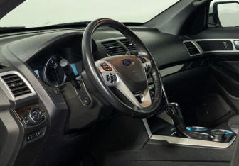 Подержанный автомобиль Ford Explorer 2013 года (13 фото)