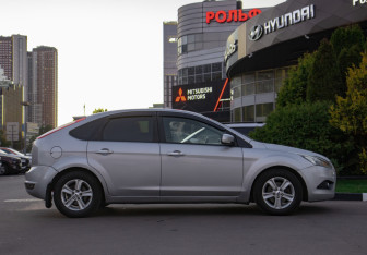 Подержанный автомобиль Ford Focus Hatchback 2010 года (3 фото)