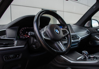 Подержанный автомобиль BMW X7 2020 года (9 фото)