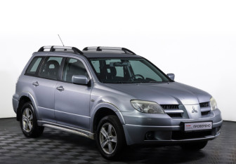 Подержанный автомобиль Mitsubishi Outlander 2007 года (3 фото)