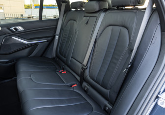 Подержанный автомобиль BMW X5 2022 года (20 фото)