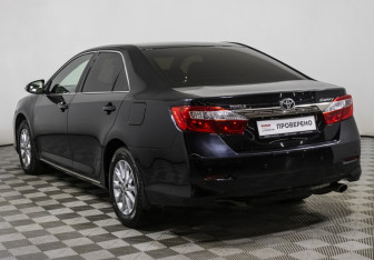 Подержанный автомобиль Toyota Camry Sedan 2014 года (7 фото)