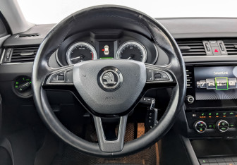 Подержанный автомобиль Skoda Octavia Liftback 2017 года (21 фото)