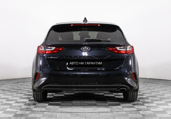 Подержанный автомобиль Kia Ceed Hatchback 2021 года (6 фото)