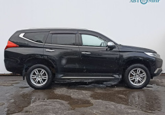 Подержанный автомобиль Mitsubishi Pajero Sport 2017 года (4 фото)