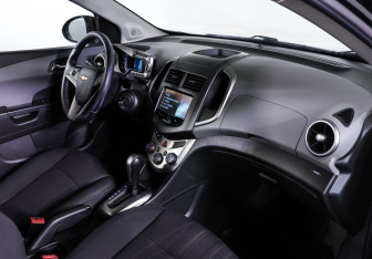 Подержанный автомобиль Chevrolet Aveo Hatchback 2014 года (11 фото)
